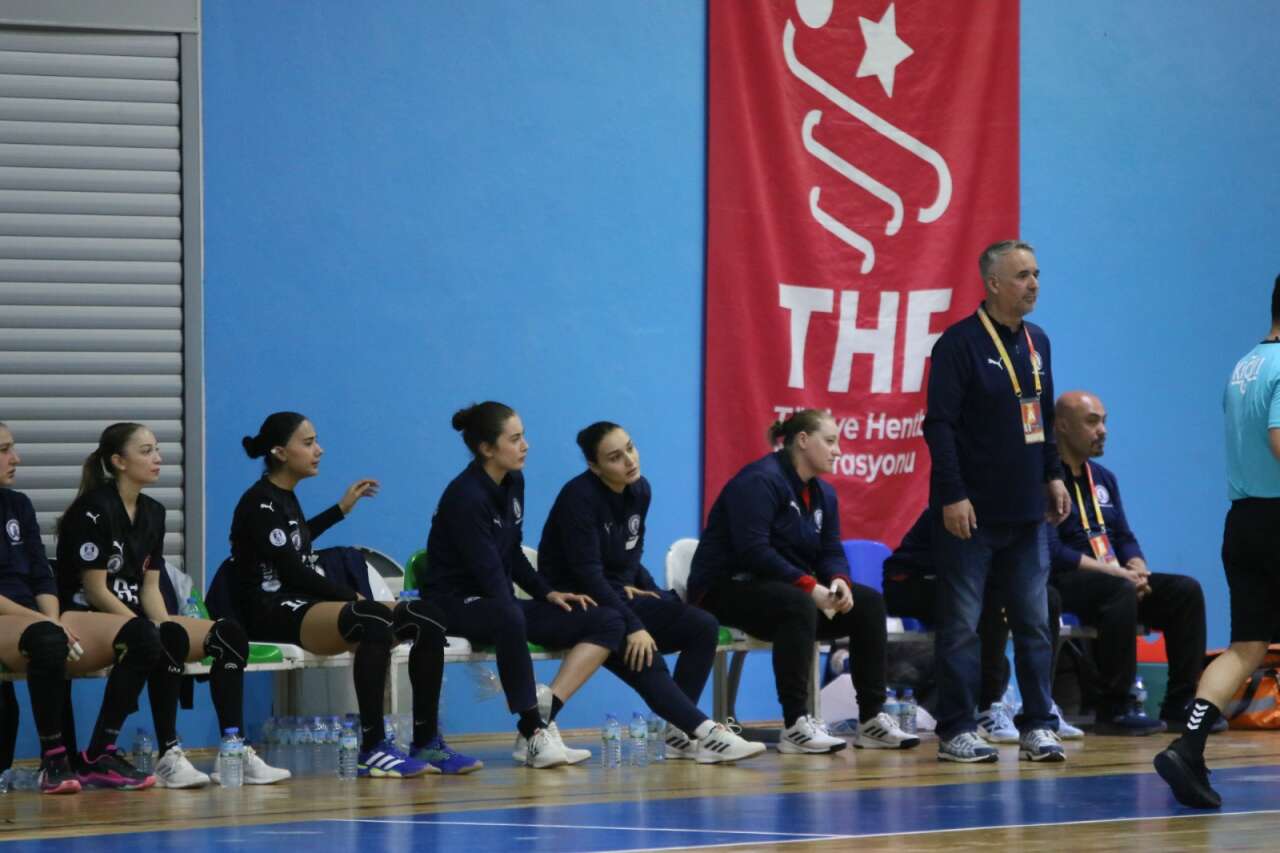 Armada Praxis Yalıkavak, Evinde Hata Yapmadı: Ortahisar Engelini 28-26 ile Aştı 10